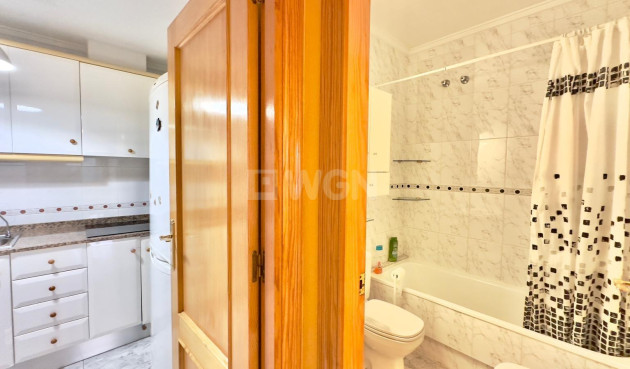 Resale - Apartment / flat - Torrevieja - La Mata Pueblo