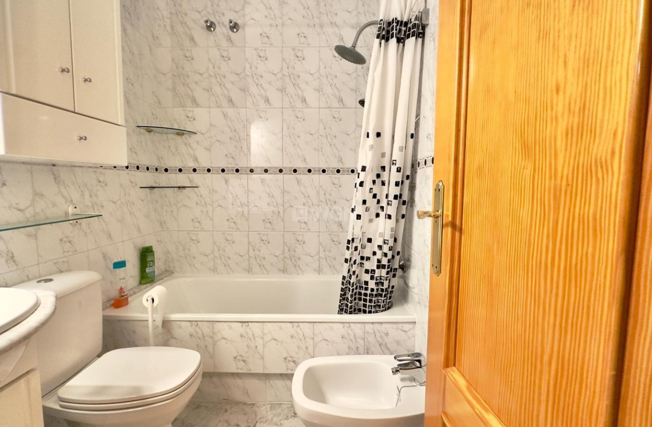 Resale - Apartment / flat - Torrevieja - La Mata Pueblo