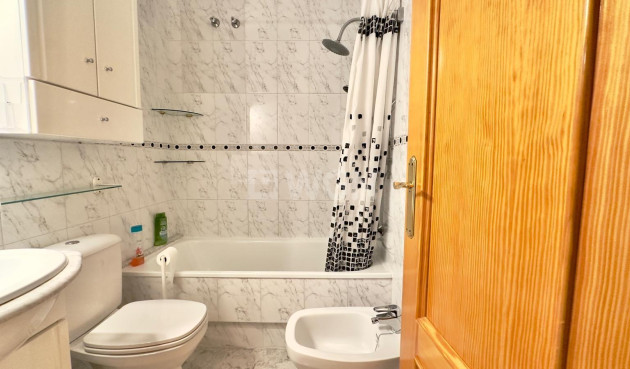 Resale - Apartment / flat - Torrevieja - La Mata Pueblo