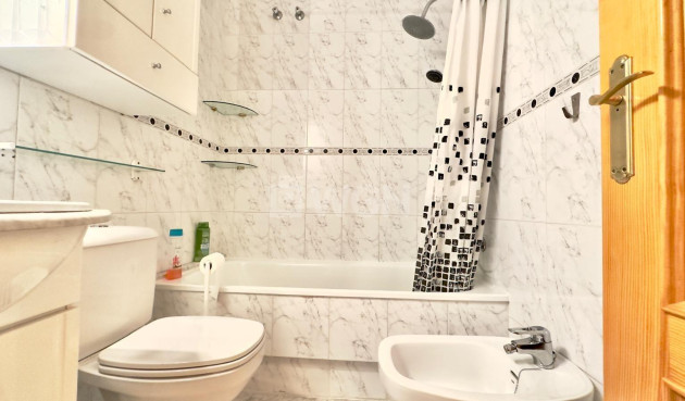 Resale - Apartment / flat - Torrevieja - La Mata Pueblo