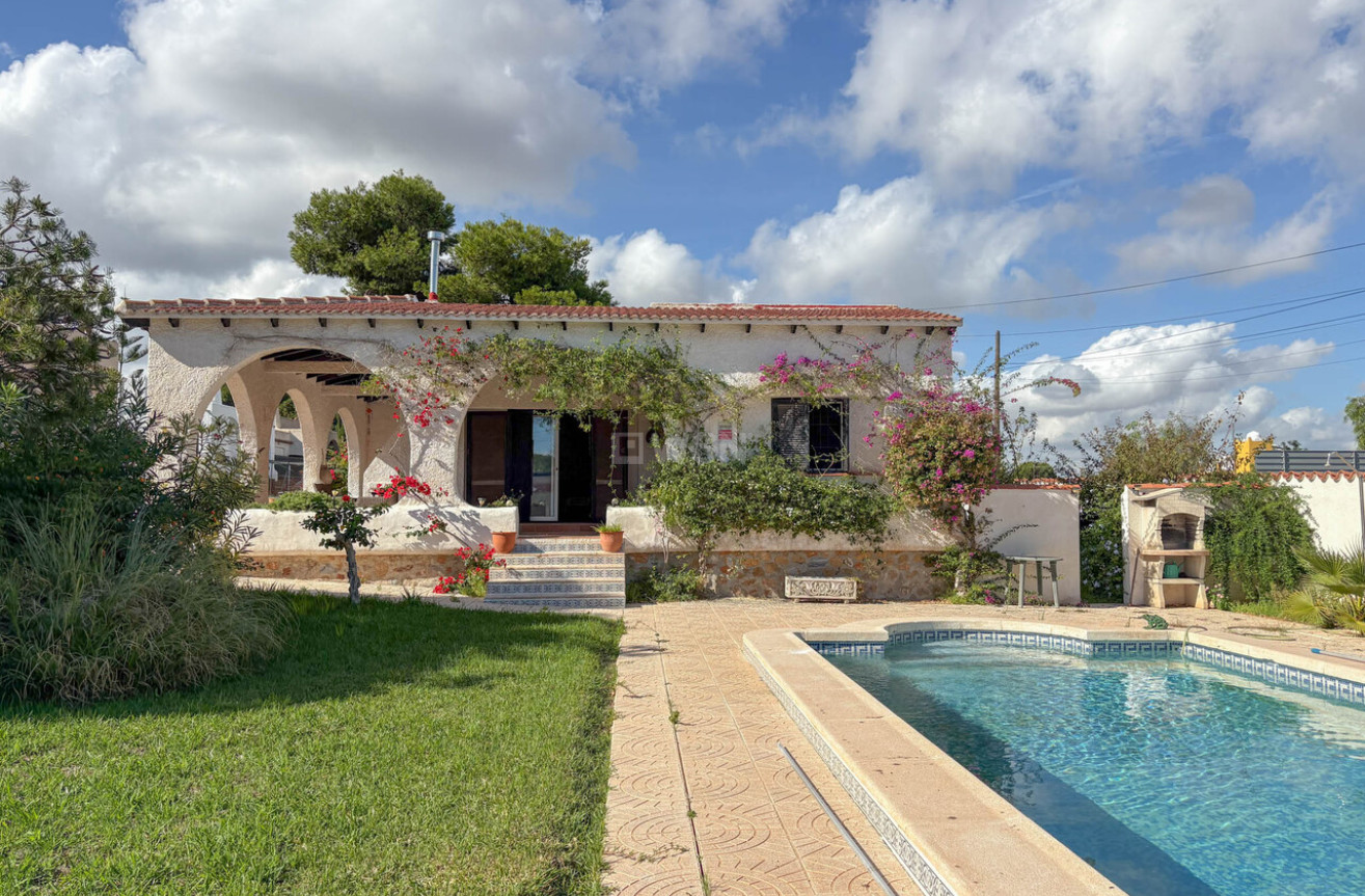 Resale - Villa - Los Balcones - Costa Blanca