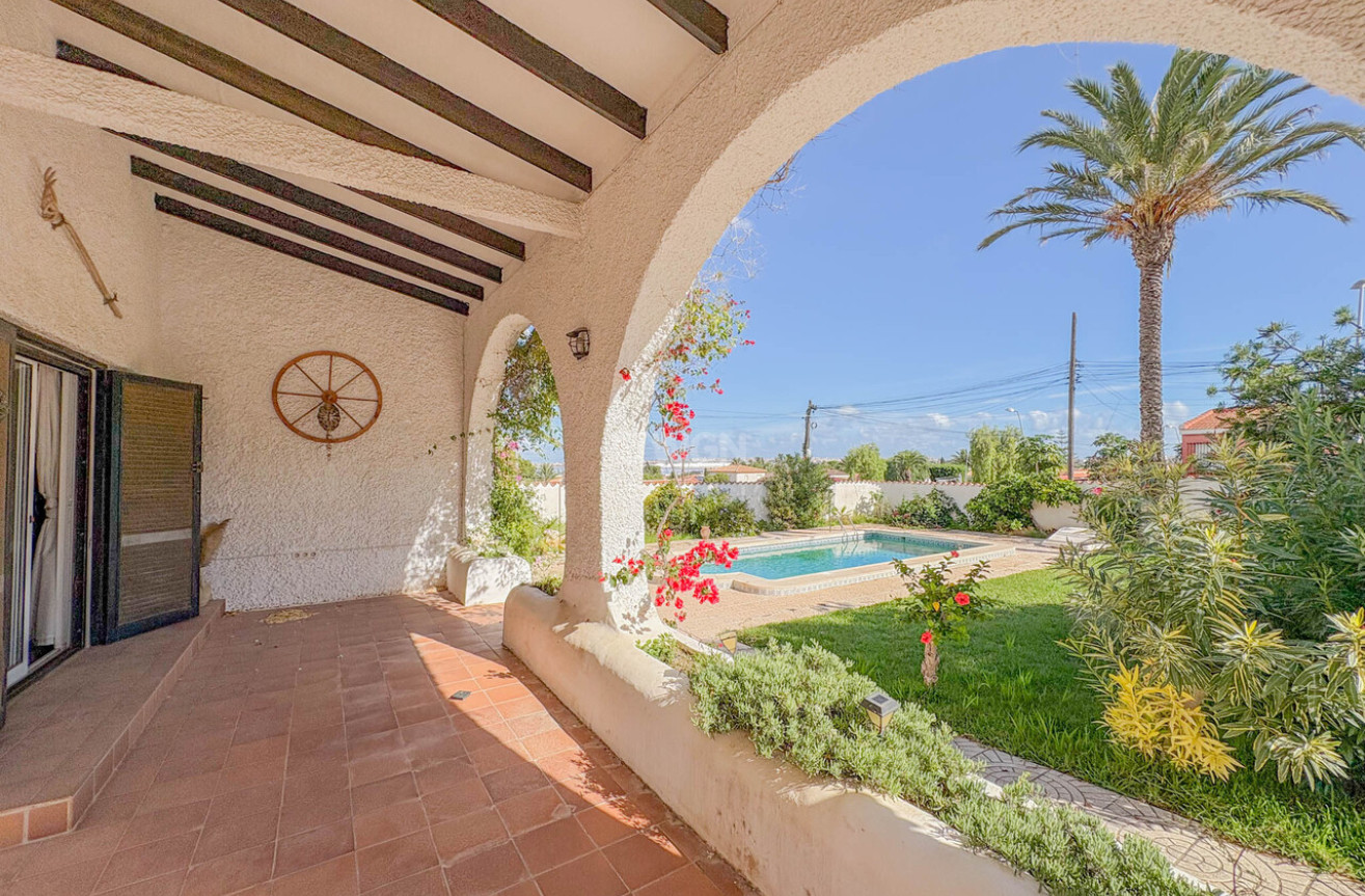Resale - Villa - Los Balcones - Costa Blanca