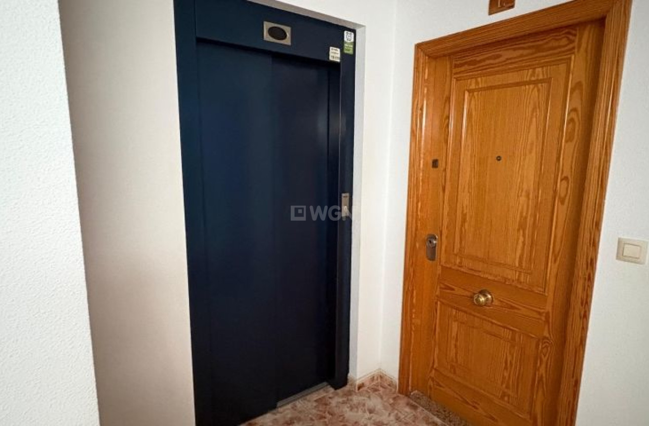 Odsprzedaż - Mieszkanie w bloku - Torrevieja - Costa Blanca