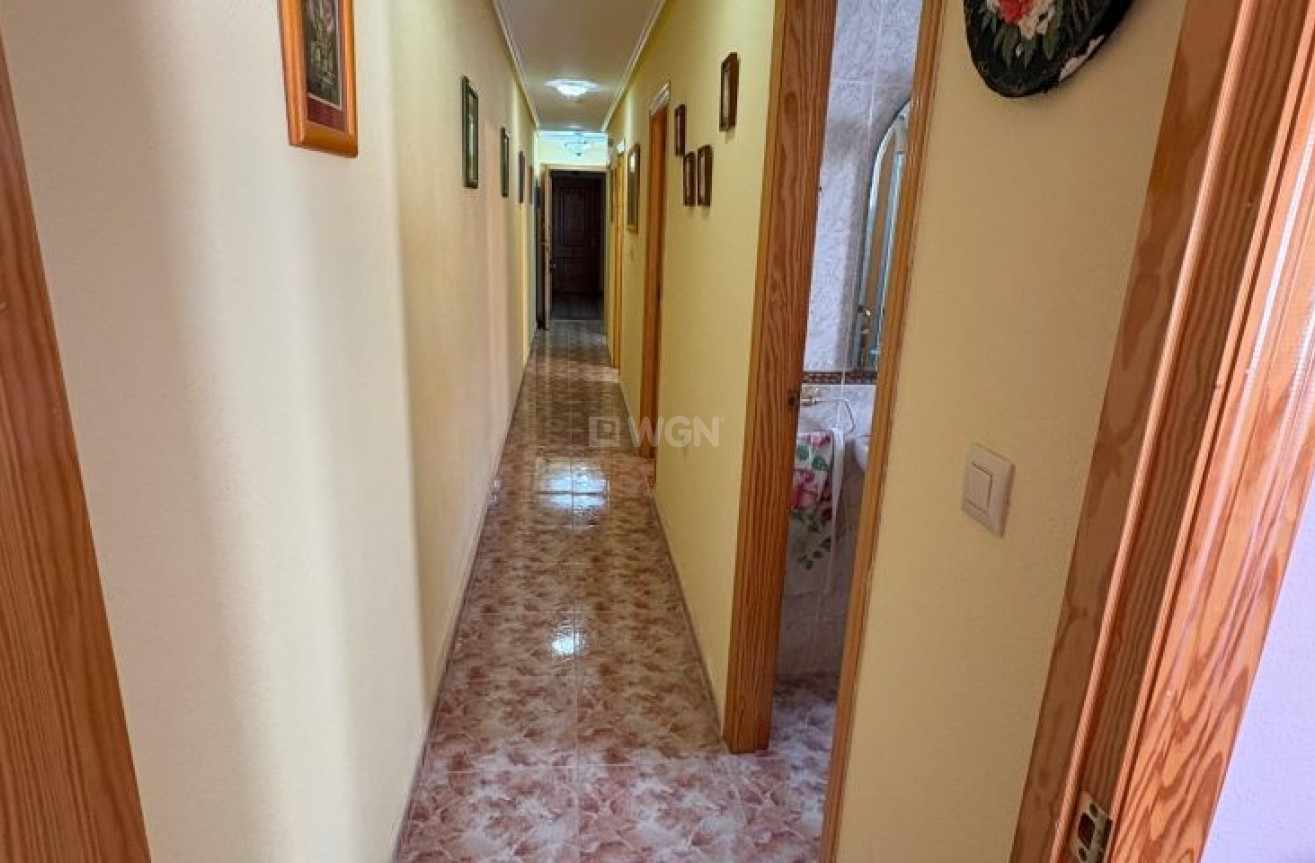 Odsprzedaż - Mieszkanie w bloku - Torrevieja - Costa Blanca