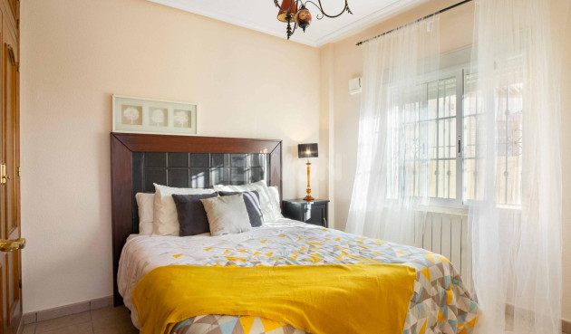 Odsprzedaż - Villa - Orihuela Costa - Los Almendros-la Florida