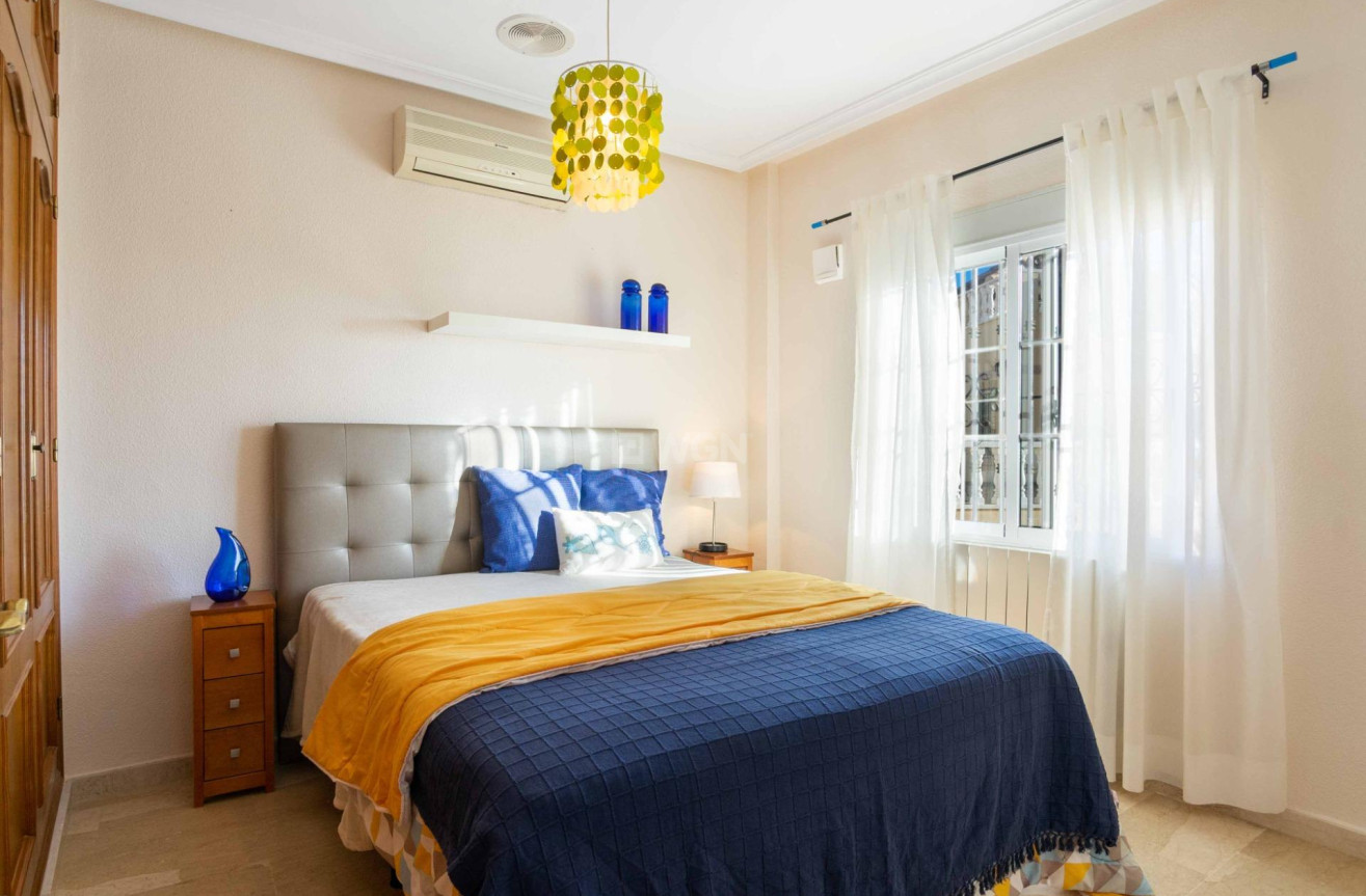 Odsprzedaż - Villa - Orihuela Costa - Los Almendros-la Florida