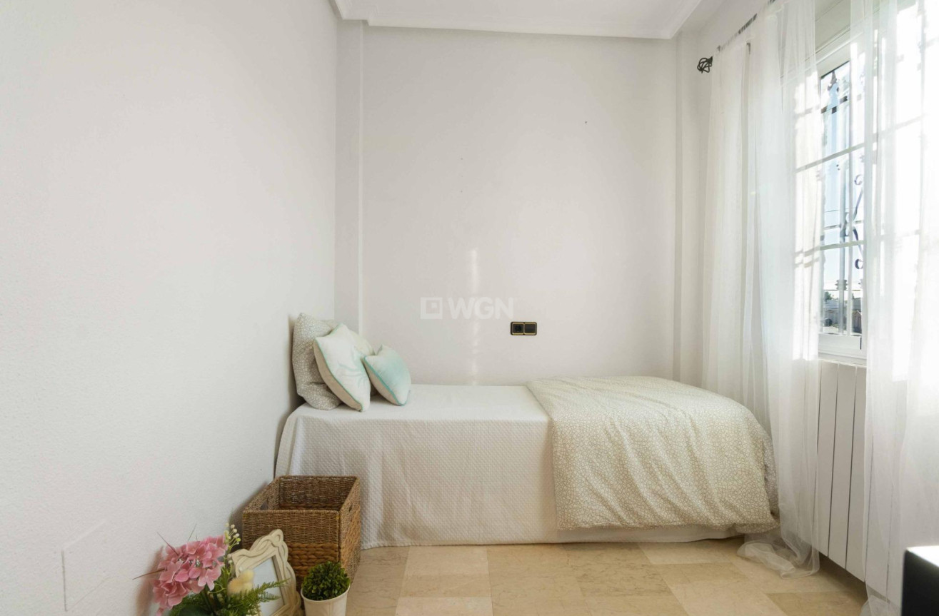 Odsprzedaż - Villa - Orihuela Costa - Los Almendros-la Florida