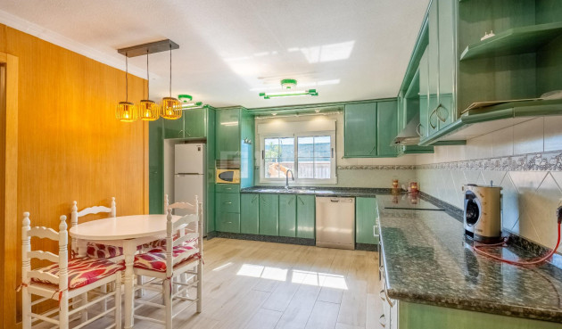 Resale - Villa - Torrevieja - El Chaparral