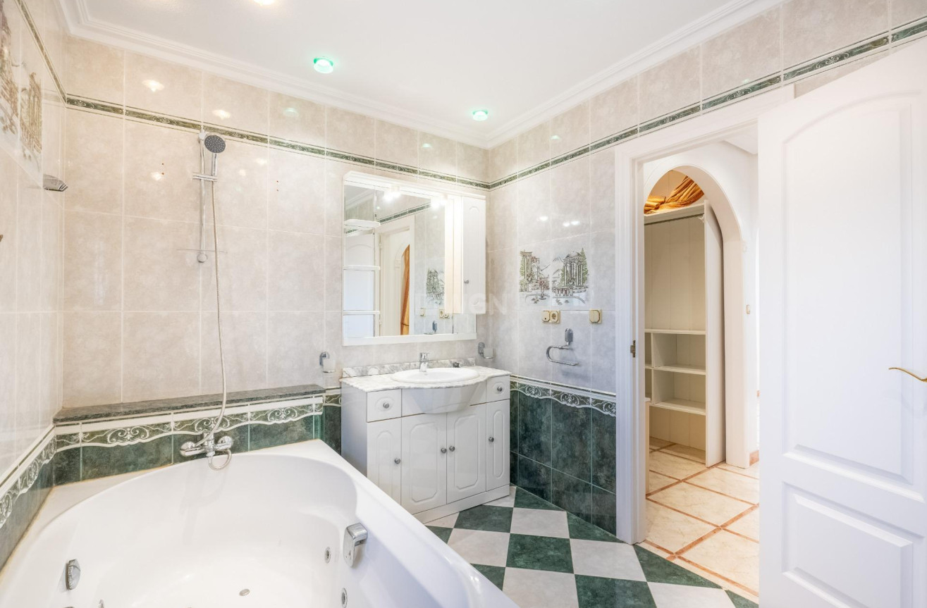 Resale - Villa - Torrevieja - El Chaparral