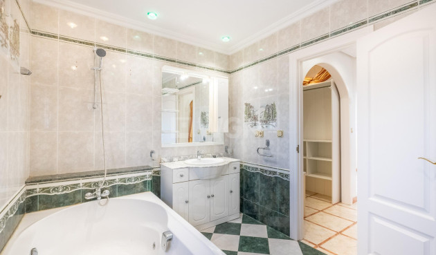 Resale - Villa - Torrevieja - El Chaparral