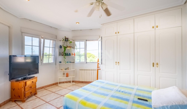 Resale - Villa - Torrevieja - El Chaparral