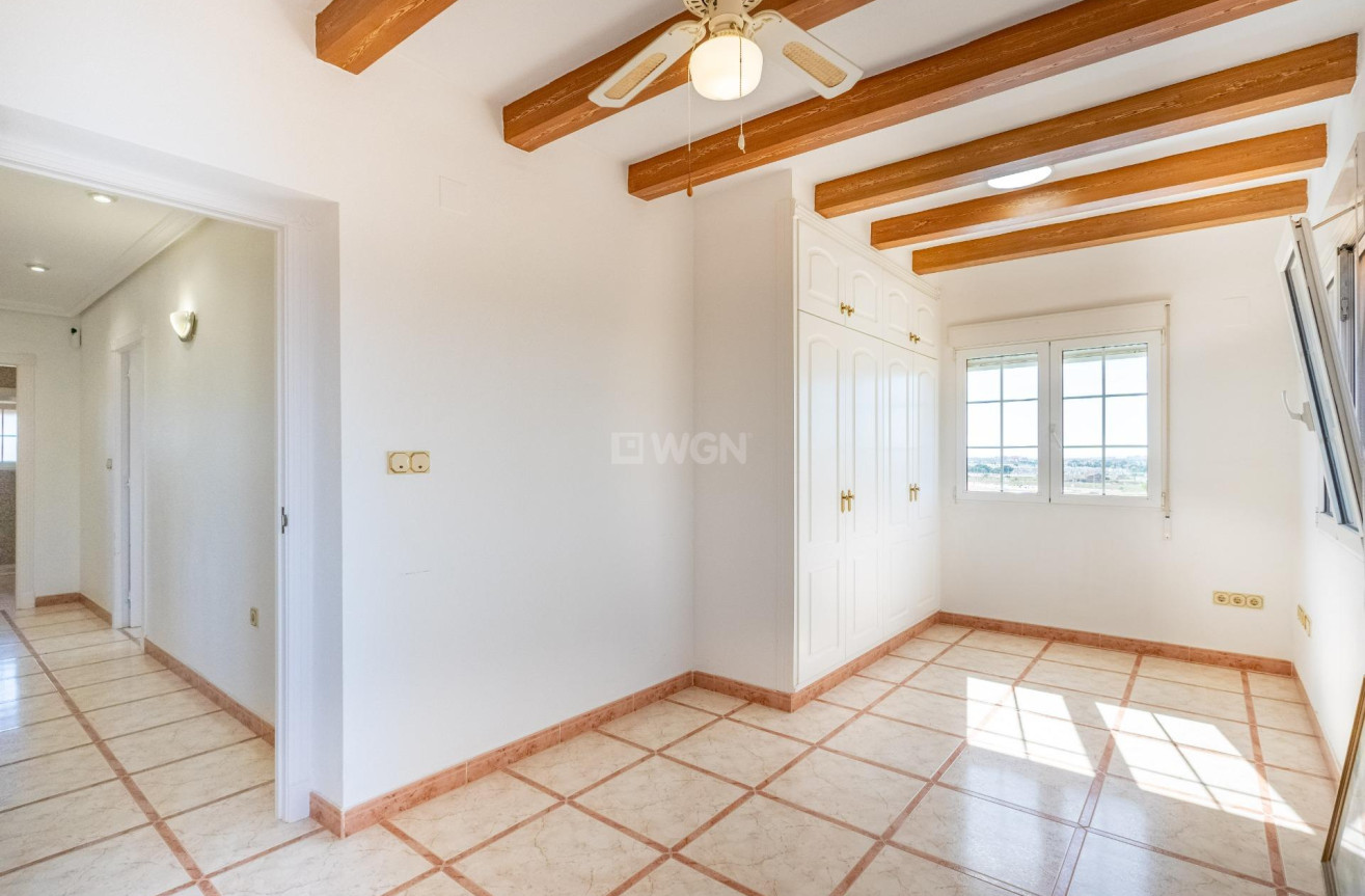 Resale - Villa - Torrevieja - El Chaparral