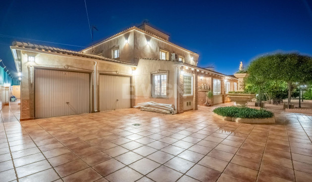 Resale - Villa - Torrevieja - El Chaparral