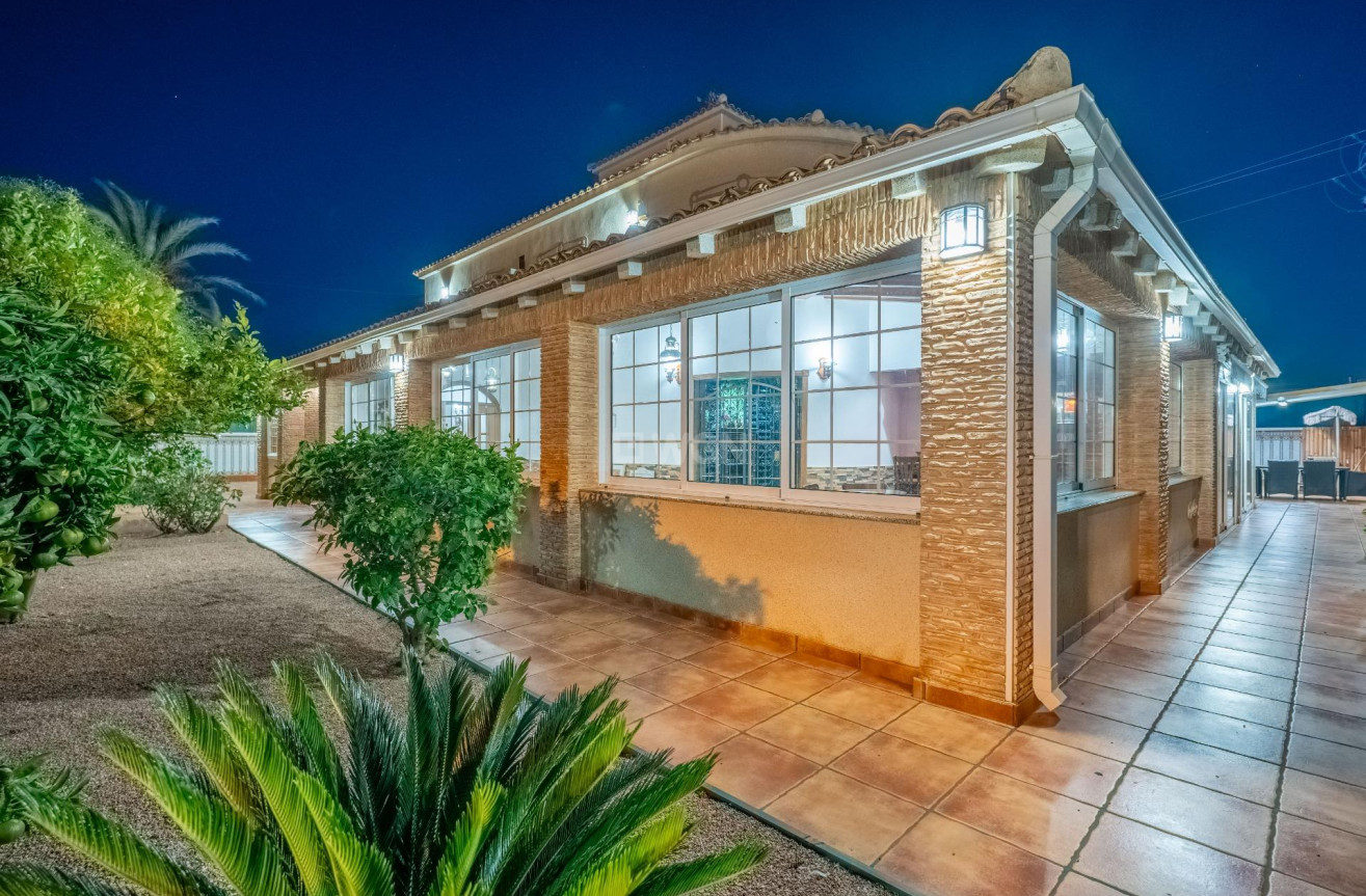 Resale - Villa - Torrevieja - El Chaparral