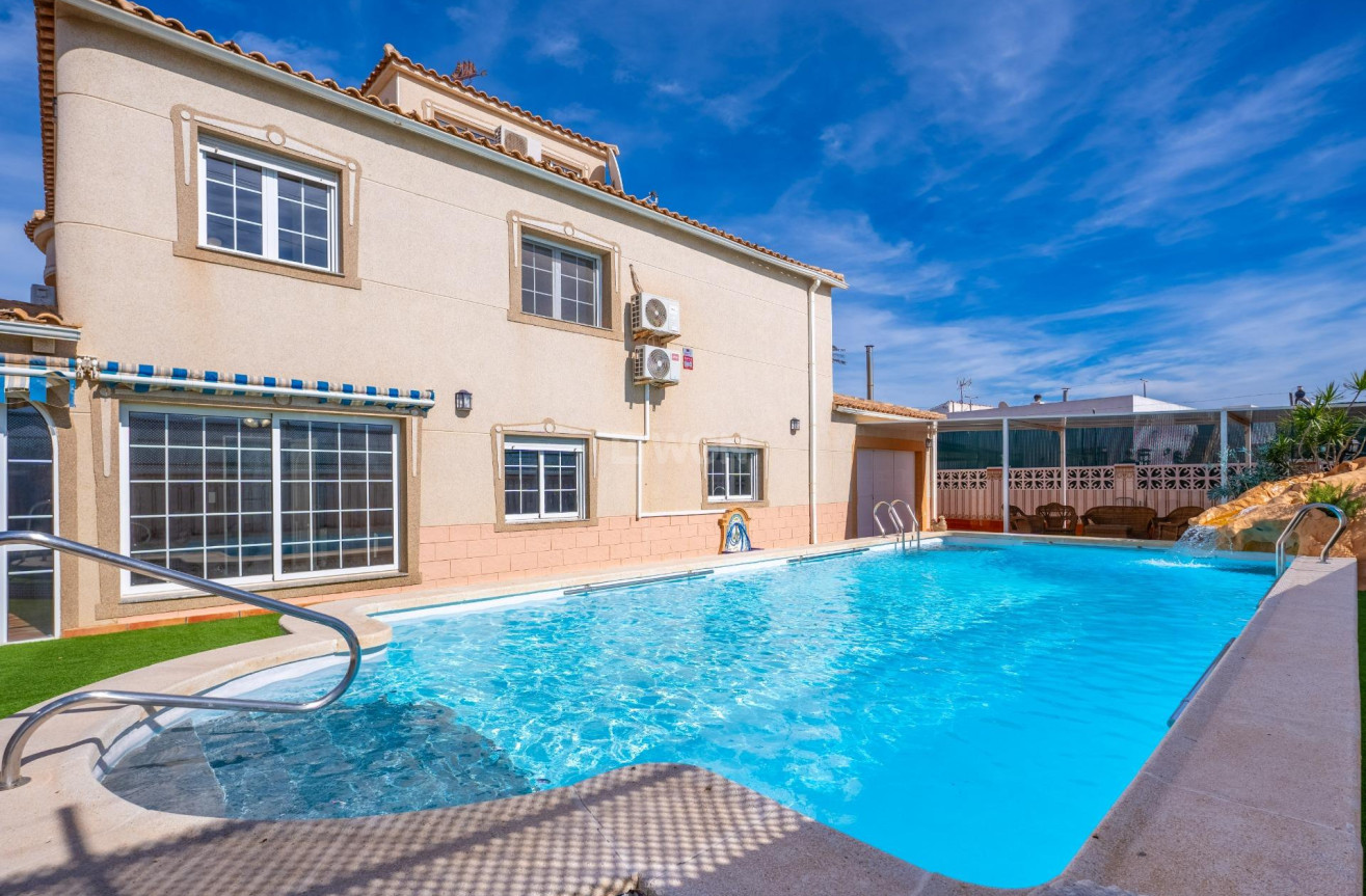 Resale - Villa - Torrevieja - El Chaparral