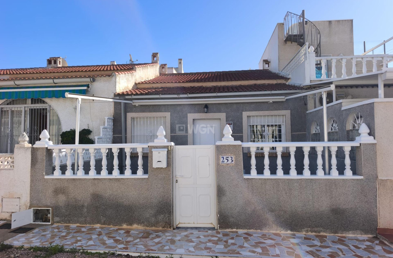 Resale - Bungalow - Torrevieja - La Siesta - El Salado - Torreta