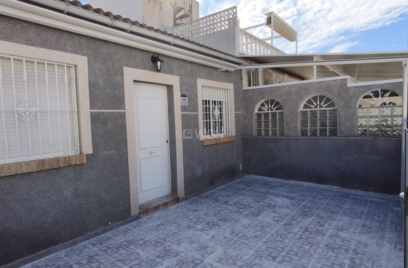 Resale - Bungalow - Torrevieja - La Siesta - El Salado - Torreta