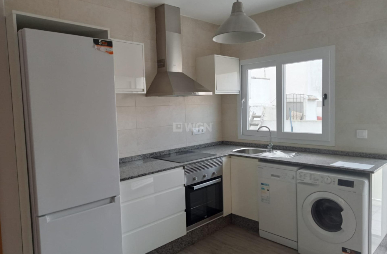 Resale - Apartment / flat - Los Alcázares - Centro
