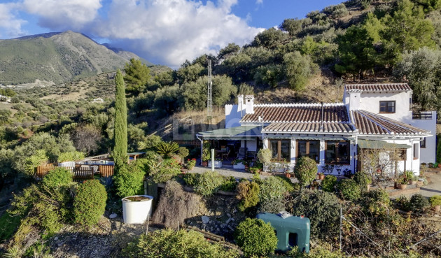 Resale - Villa - Alcaucín - Inland