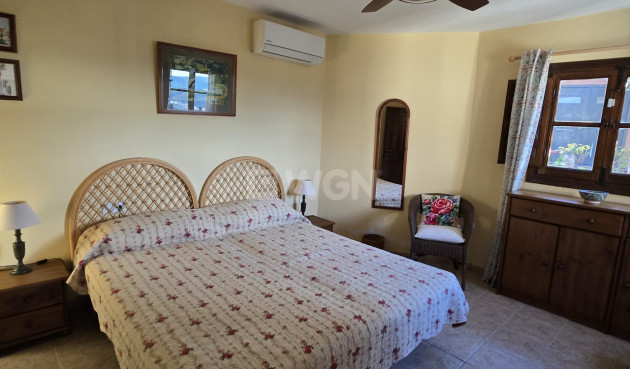 Resale - Villa - Alcaucín - Inland