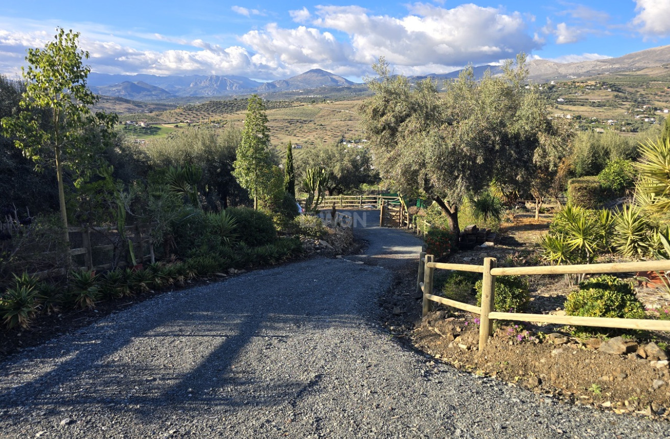 Resale - Villa - Alcaucín - Inland