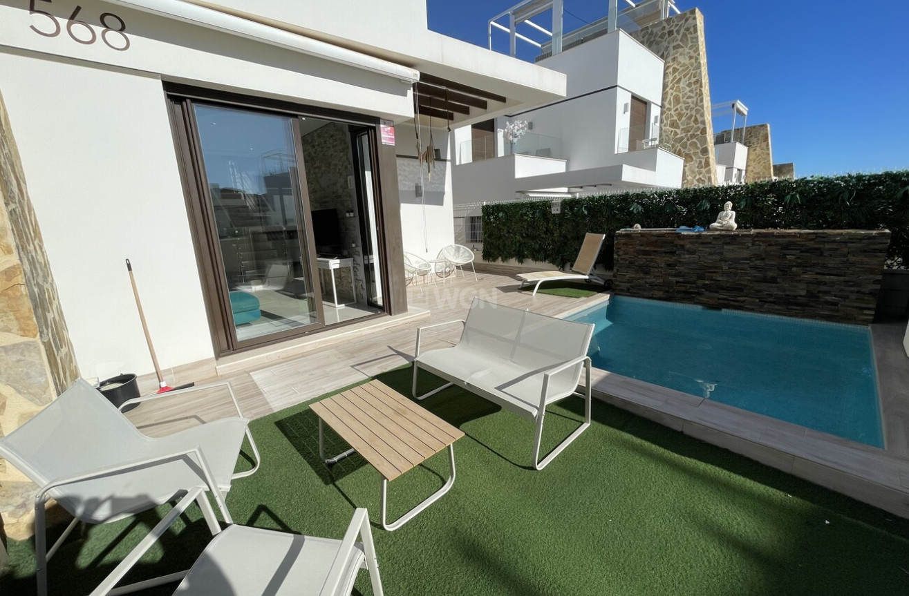 Odsprzedaż - Villa - Villamartin