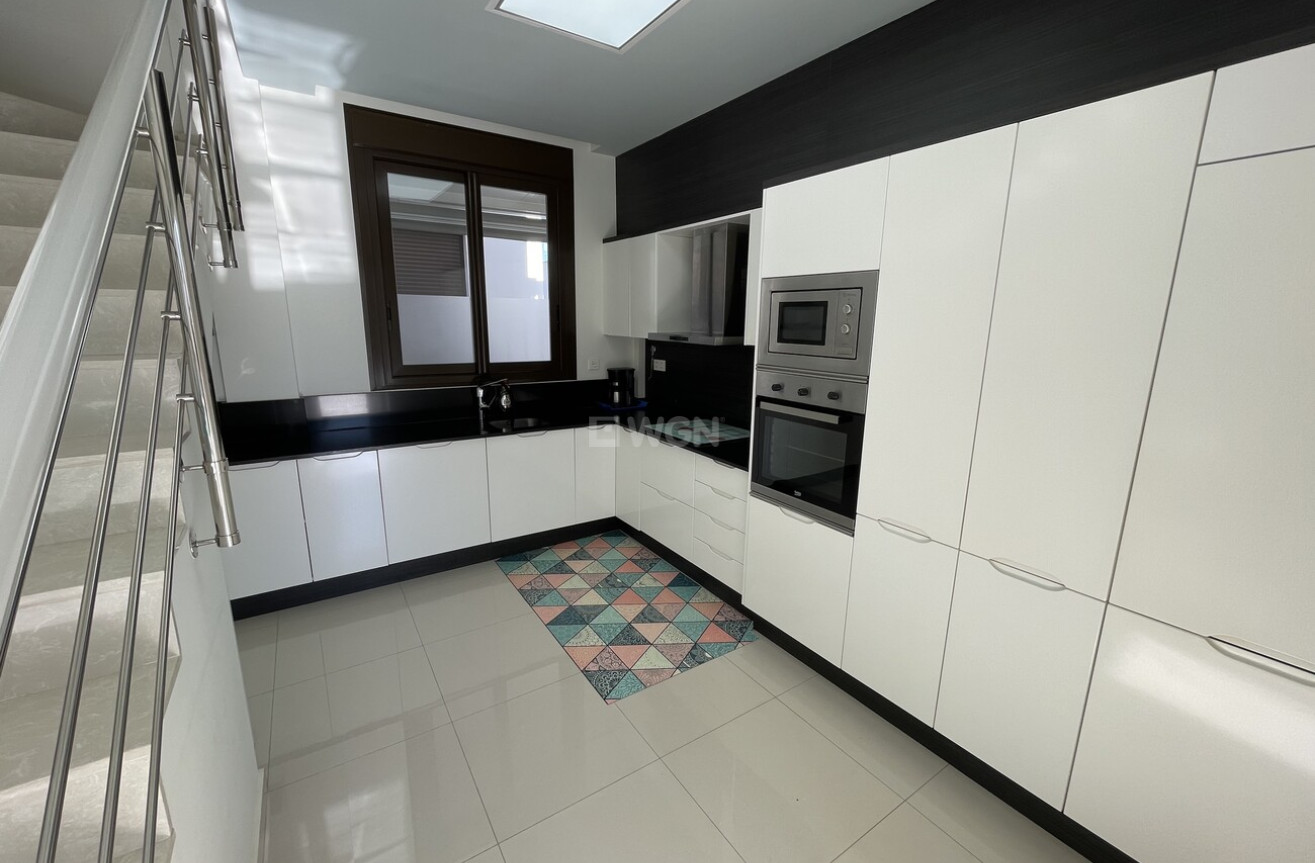 Odsprzedaż - Villa - Villamartin