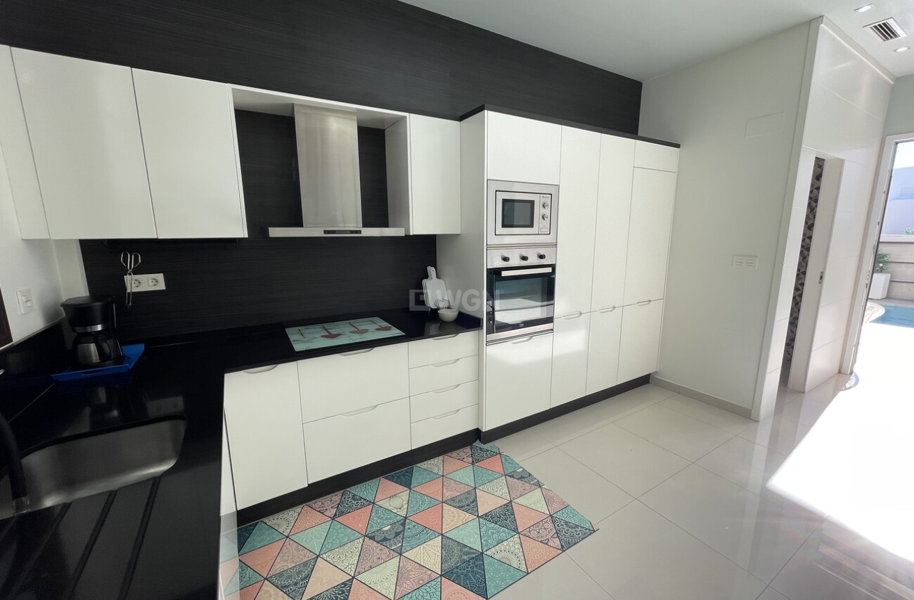 Odsprzedaż - Villa - Villamartin