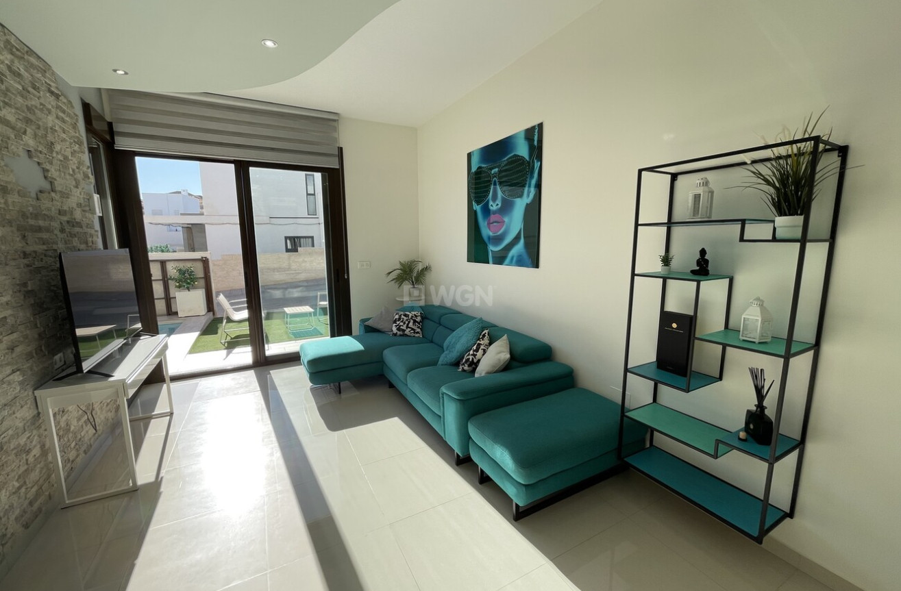 Odsprzedaż - Villa - Villamartin