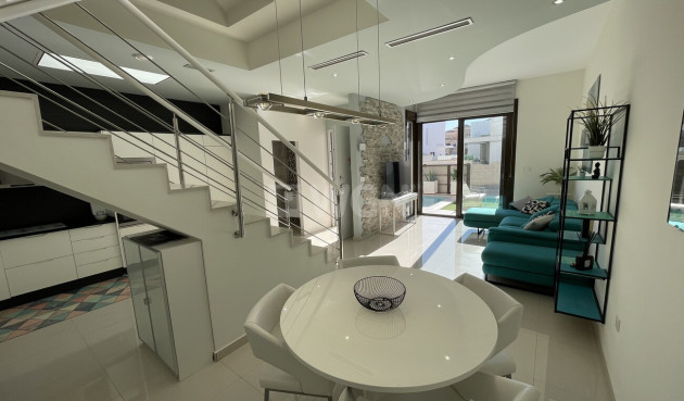 Odsprzedaż - Villa - Villamartin