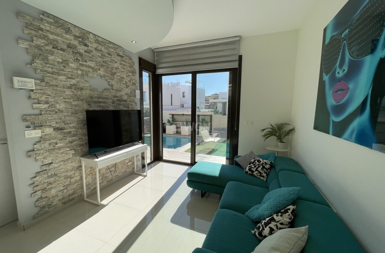 Odsprzedaż - Villa - Villamartin