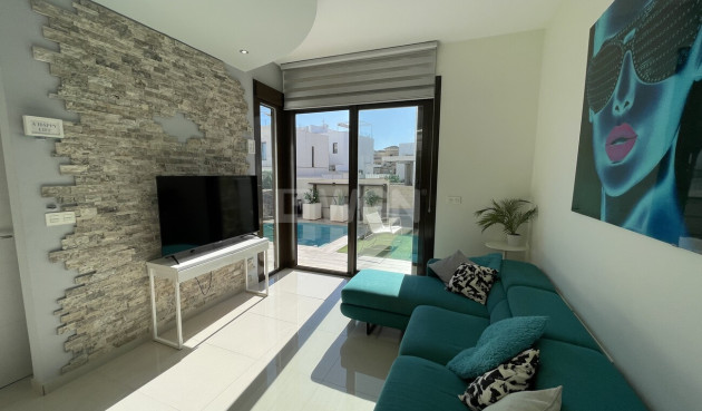 Odsprzedaż - Villa - Villamartin