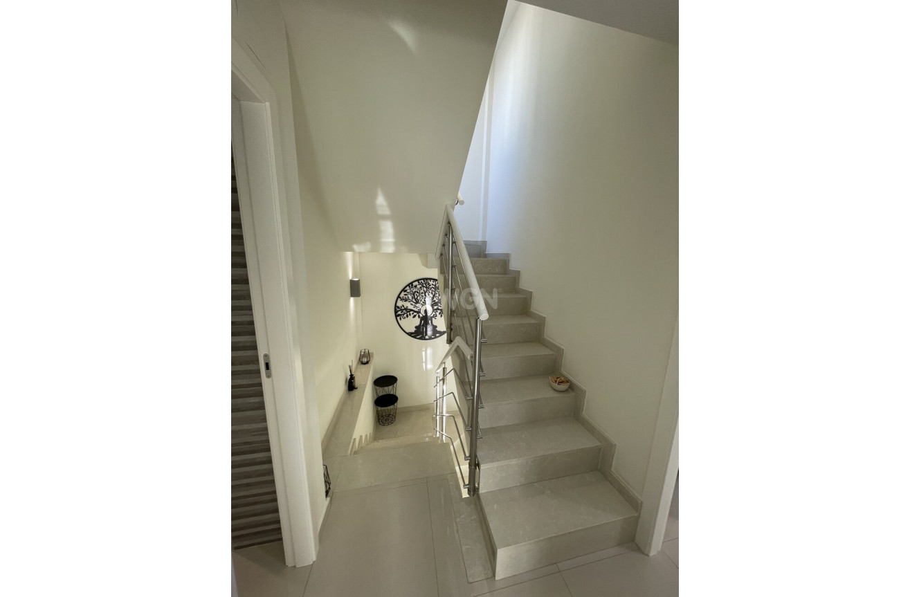 Odsprzedaż - Villa - Villamartin