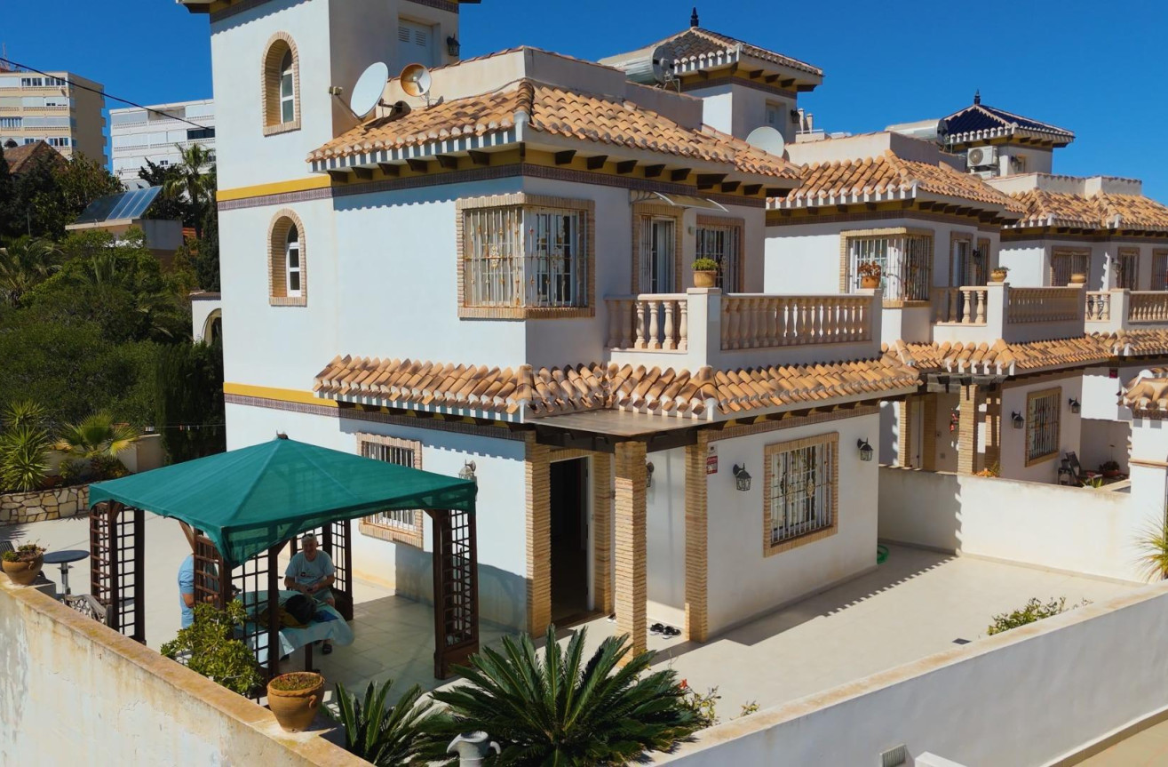 Odsprzedaż - Villa - Torrevieja - La Mata