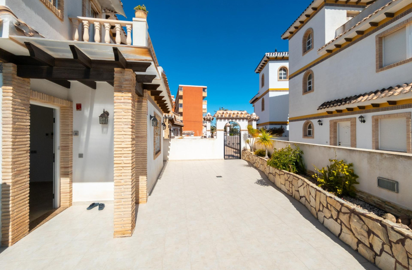 Odsprzedaż - Villa - Torrevieja - La Mata