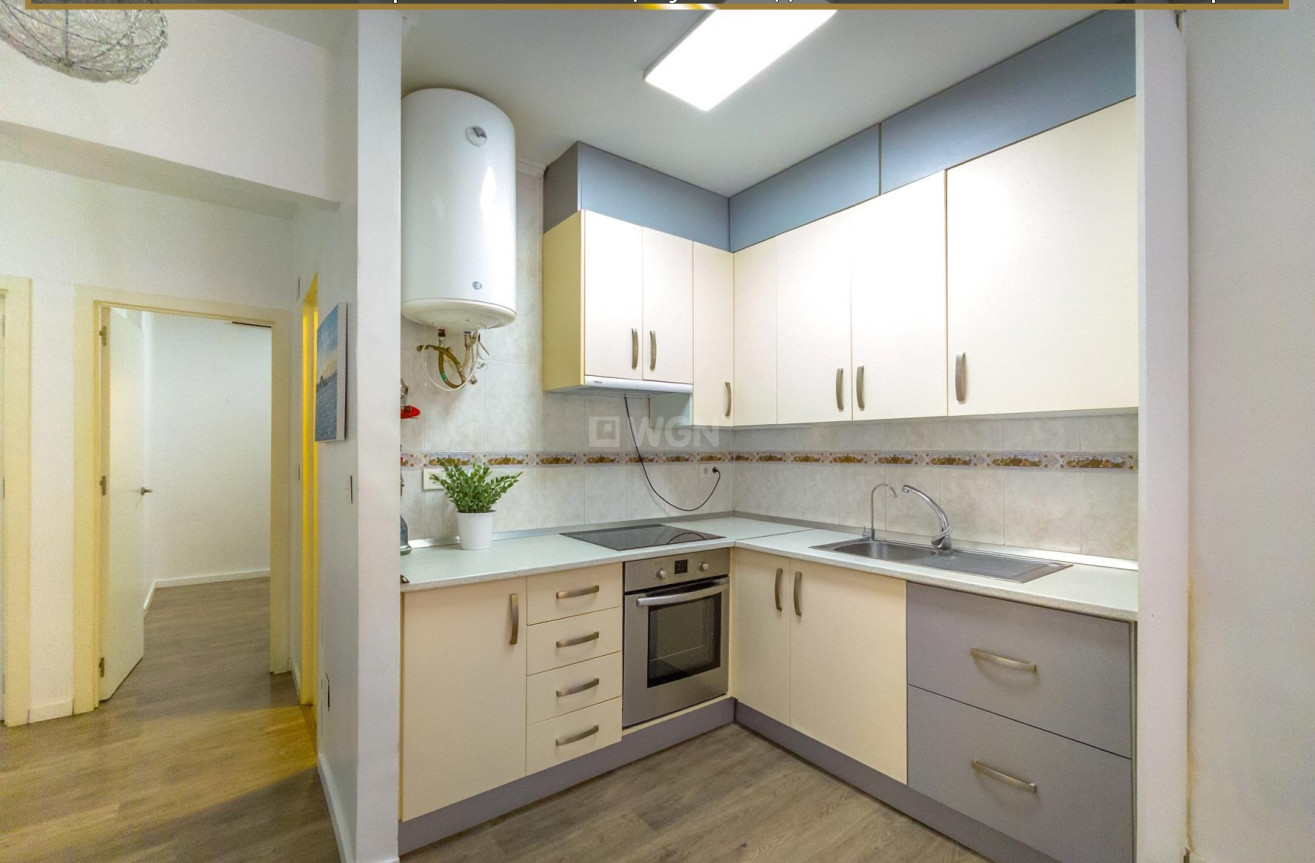 Odsprzedaż - Mieszkanie w bloku - Torrevieja - Estacion De Autobuses