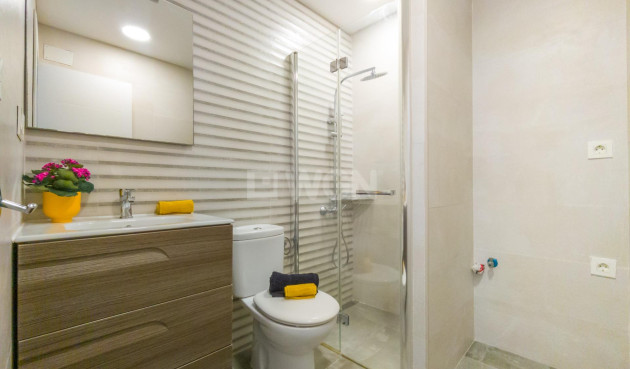 Odsprzedaż - Mieszkanie w bloku - Torrevieja - Estacion De Autobuses