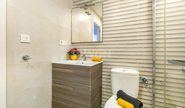 Odsprzedaż - Mieszkanie w bloku - Torrevieja - Estacion De Autobuses