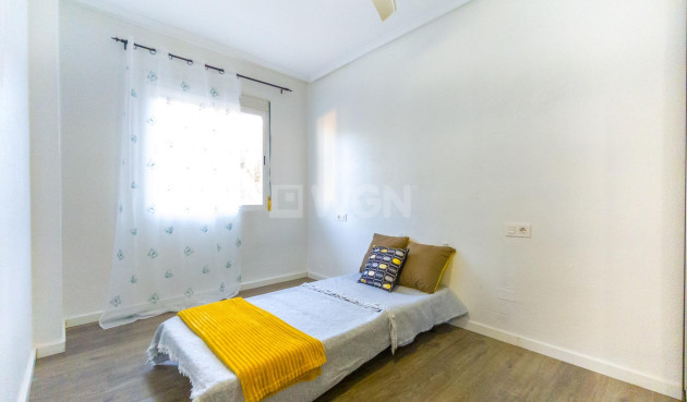 Odsprzedaż - Mieszkanie w bloku - Torrevieja - Estacion De Autobuses