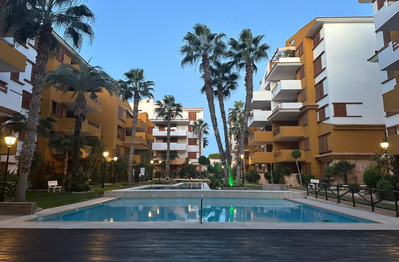 Resale - Apartment / flat - Punta Prima - Costa Blanca