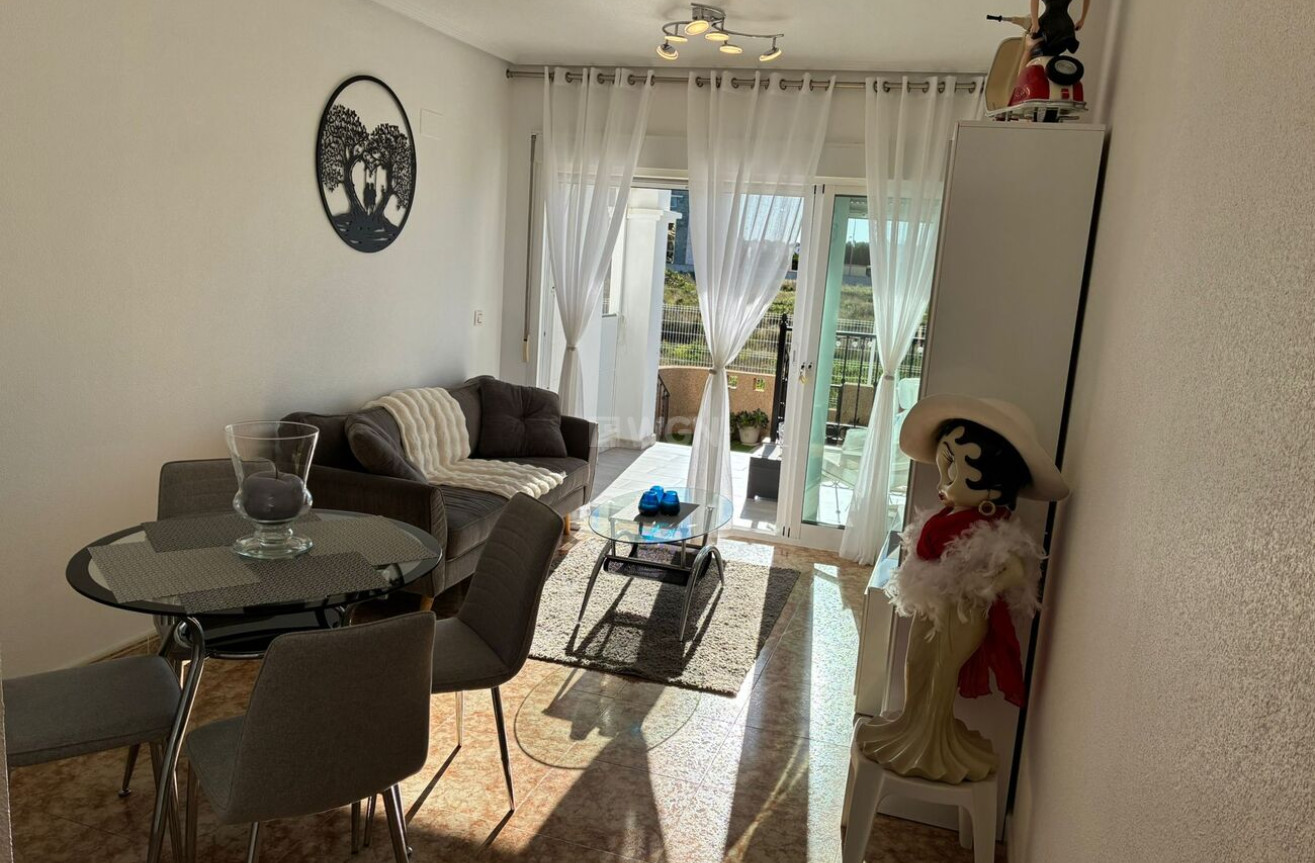 Resale - Apartment / flat - Punta Prima - Costa Blanca