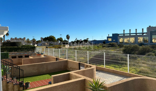 Resale - Apartment / flat - Punta Prima - Costa Blanca