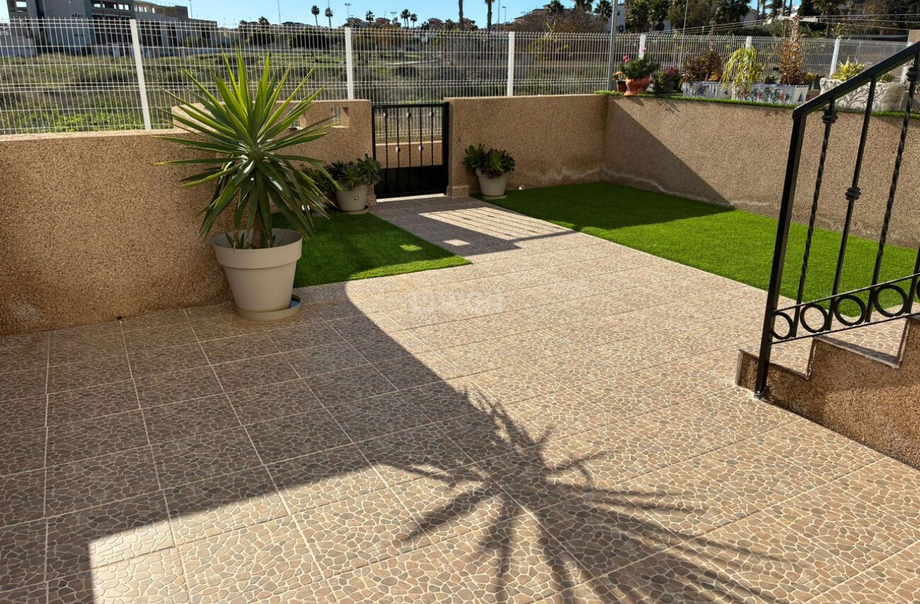 Resale - Apartment / flat - Punta Prima - Costa Blanca