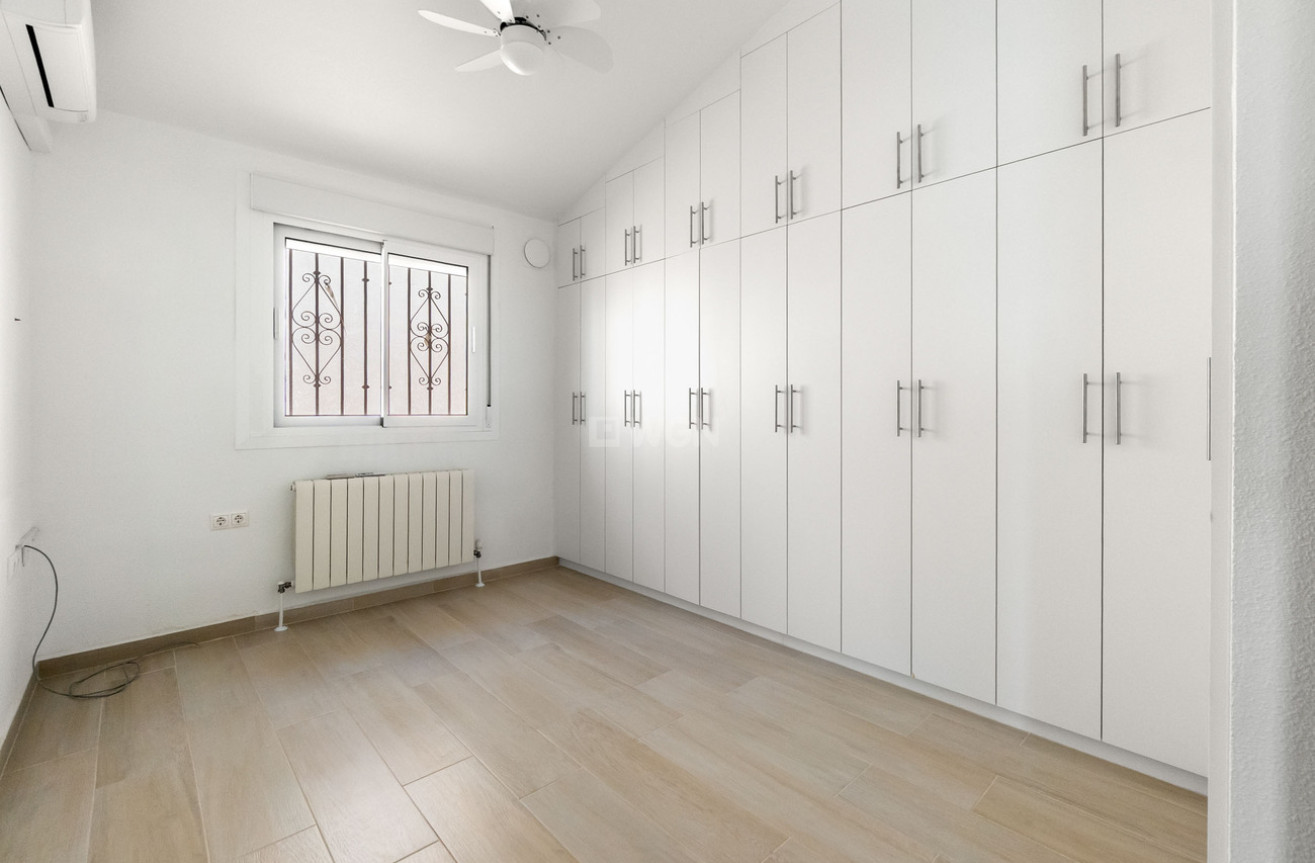 Odsprzedaż - Villa - Torre de la Horadada - Costa Blanca