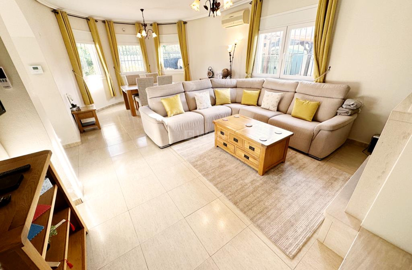 Reventa - Villa - Lo Santiago - Inland