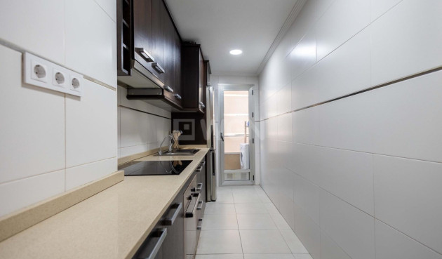 Resale - Apartment / flat - Torrevieja - Centro