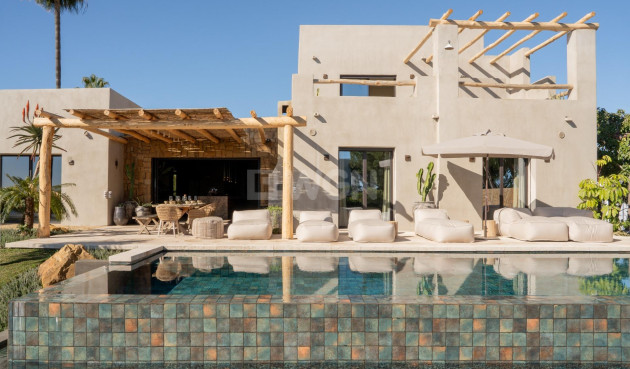 Resale - Villa - Estepona - Parque Selwo Aventura