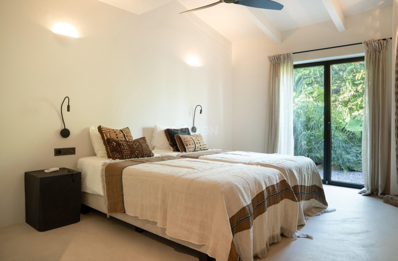 Resale - Villa - Estepona - Parque Selwo Aventura