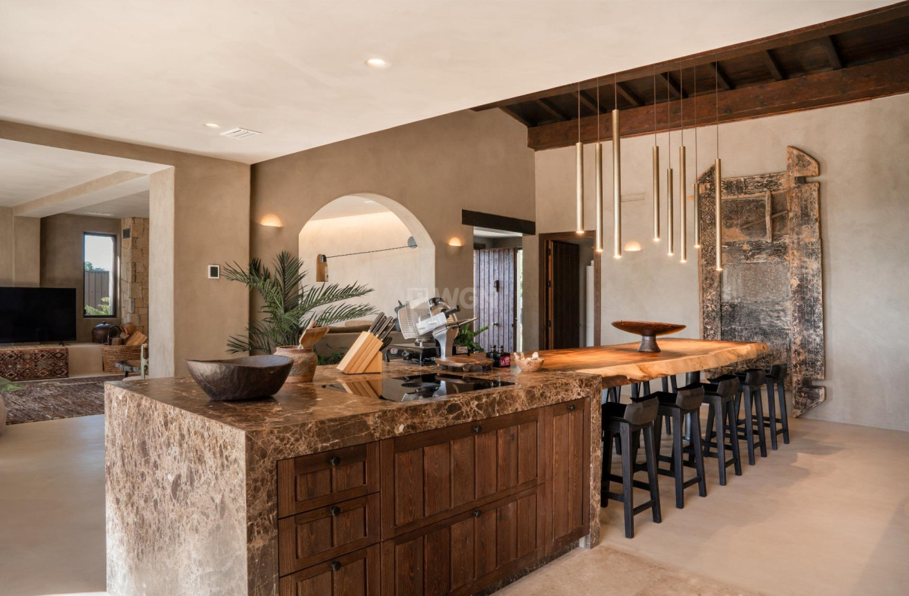 Resale - Villa - Estepona - Parque Selwo Aventura