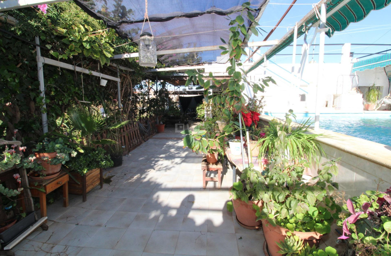 Resale - Casa con terreno - San Javier - El Mirador